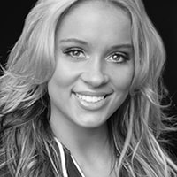 headshot-testimonial-lindsay-min Lindsay Leuschner